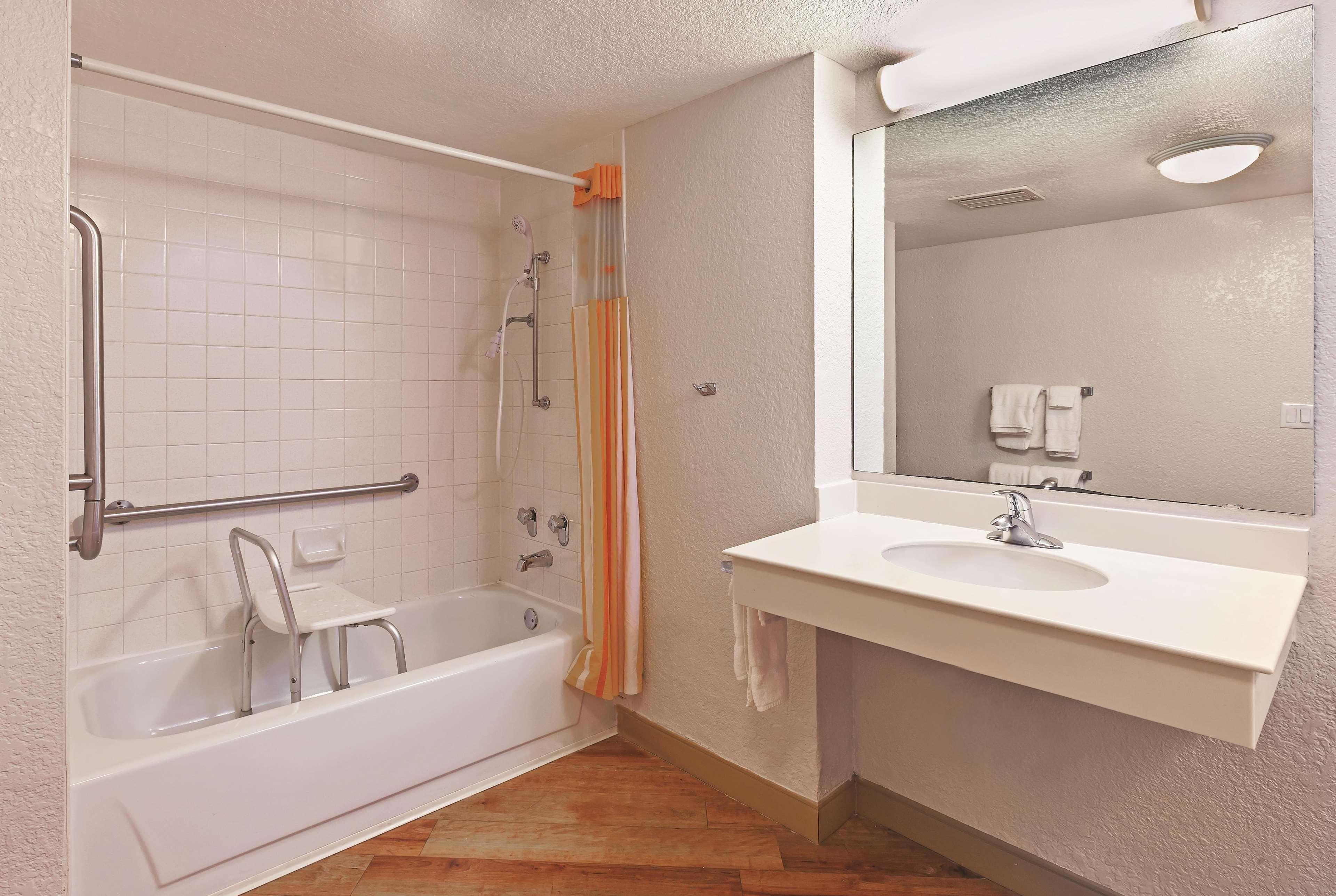 Travelodge By Wyndham Houston Cy-Fair Cypress Zewnętrze zdjęcie